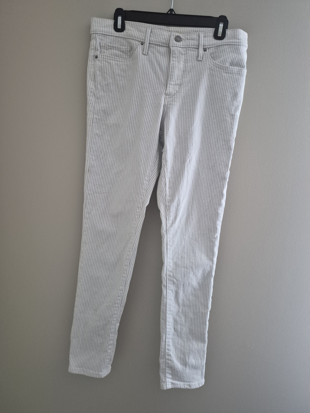 Levi’s 311 Shaping Skinny Corduroy Jeans Womens 30 White Blue Pinstripe